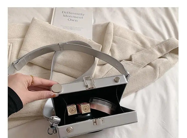 Sac “Caméra Vintage” – Élégance Rétro en Cuir Végan